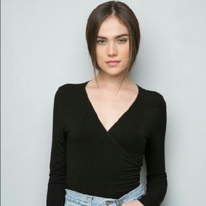 BRANDY MELVILLE CROSS BODY TOP